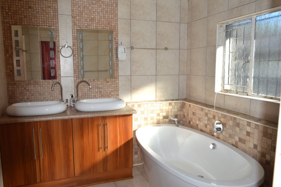 4 Bedroom Property for Sale in Flimieda North West